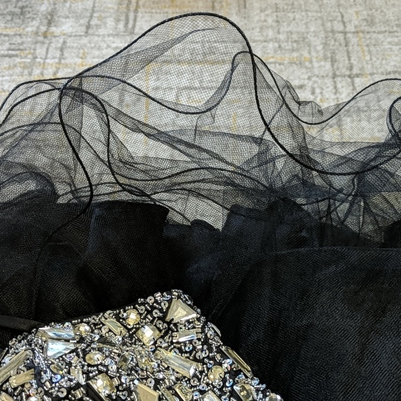 Dave & Johnny size 3/4 straples black party dress. - Picture 7 of 7